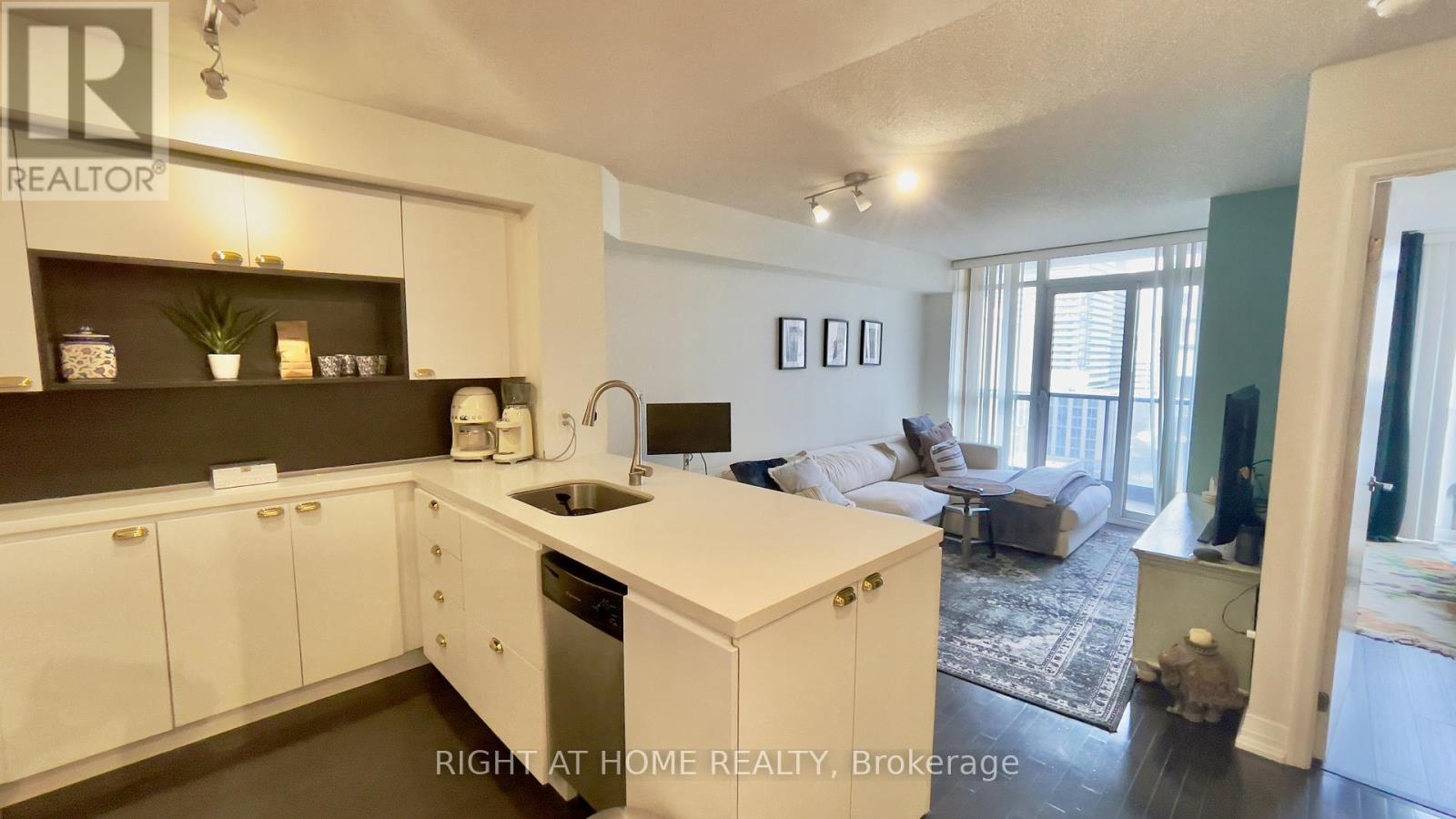 1708 - 25 Carlton Street, Toronto, Ontario  M5B 1L4 - Photo 1 - C12669930