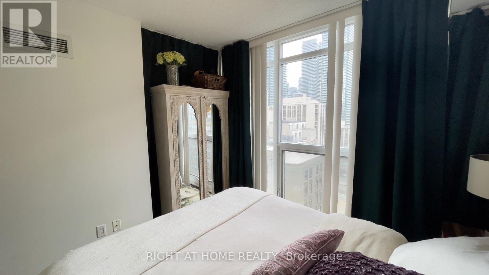 1708 - 25 Carlton Street, Toronto, Ontario  M5B 1L4 - Photo 13 - C12669930