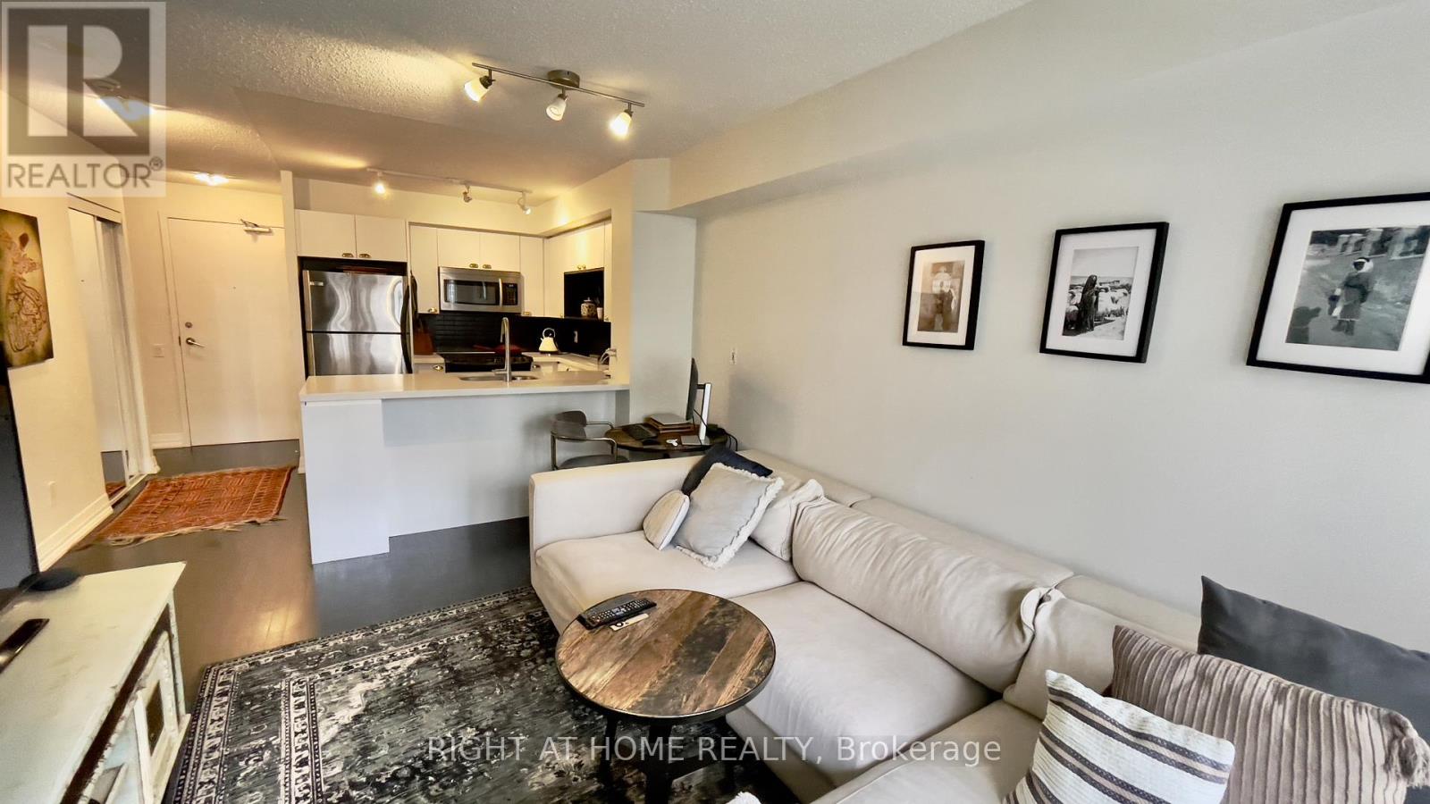 1708 - 25 Carlton Street, Toronto, Ontario  M5B 1L4 - Photo 2 - C12669930