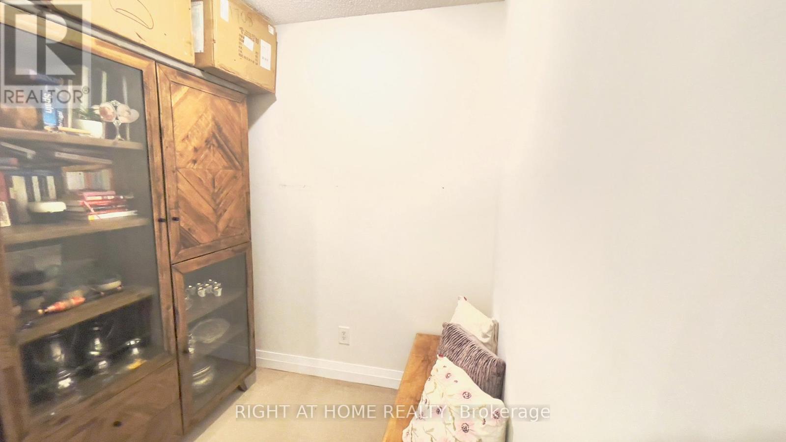 1708 - 25 Carlton Street, Toronto, Ontario  M5B 1L4 - Photo 4 - C12669930