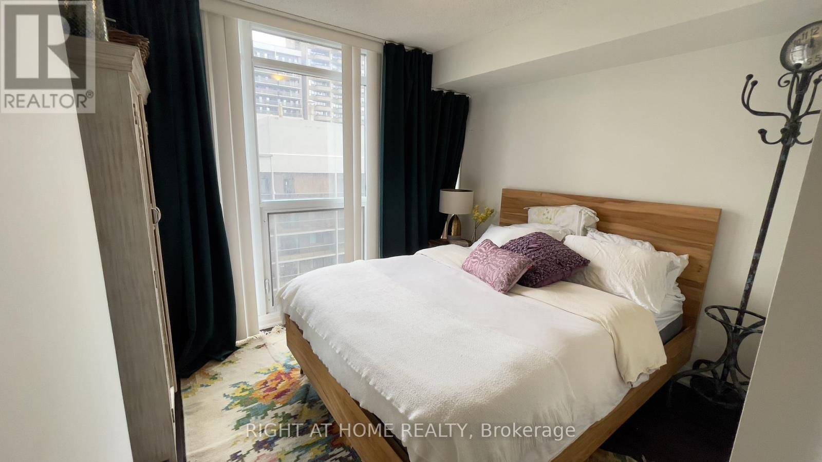 1708 - 25 Carlton Street, Toronto, Ontario  M5B 1L4 - Photo 7 - C12669930