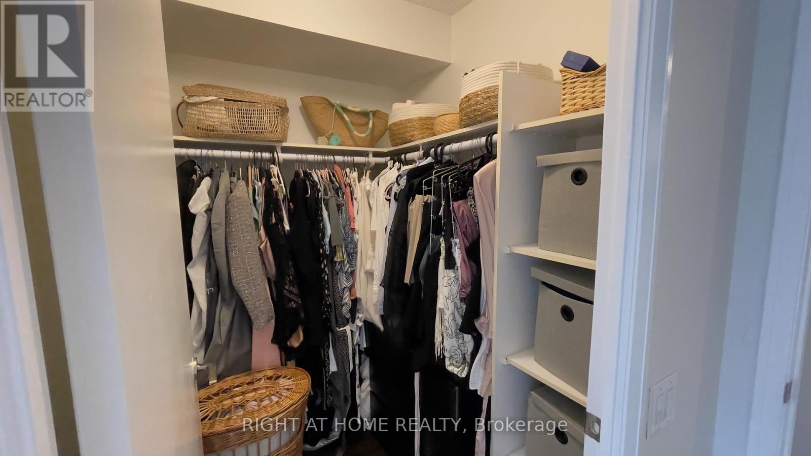 1708 - 25 Carlton Street, Toronto, Ontario  M5B 1L4 - Photo 8 - C12669930