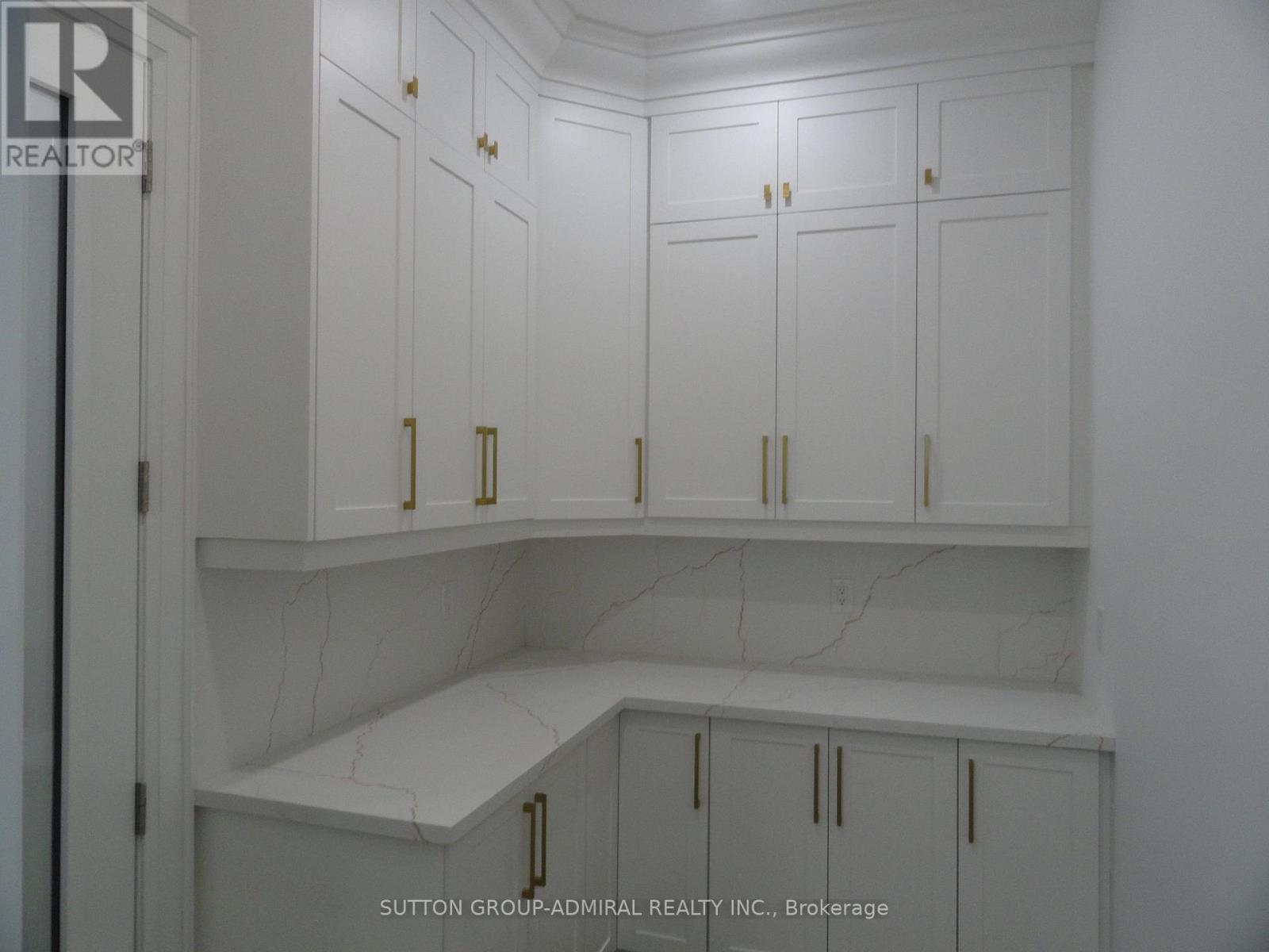 1377 Rometown Drive, Mississauga, Ontario  L5E 2T5 - Photo 21 - W12669542