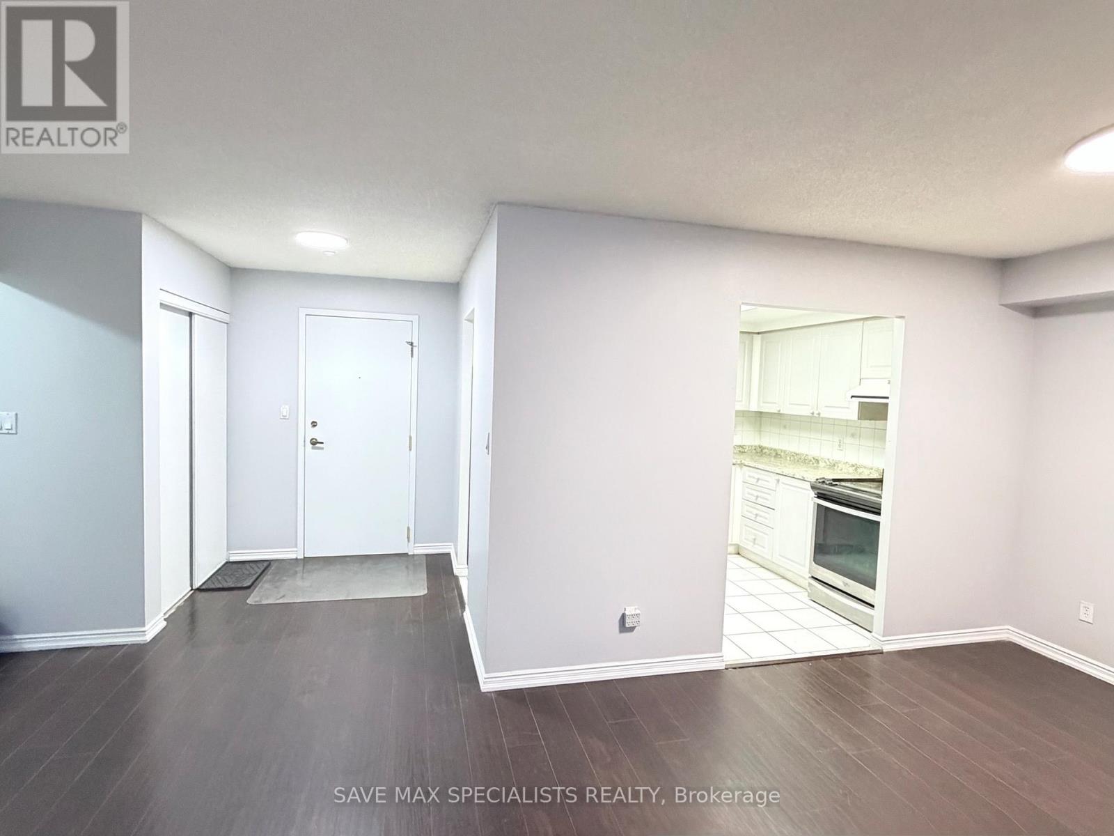 1214 - 135 Hillcrest Avenue, Mississauga, Ontario  L5B 4B1 - Photo 5 - W12669682