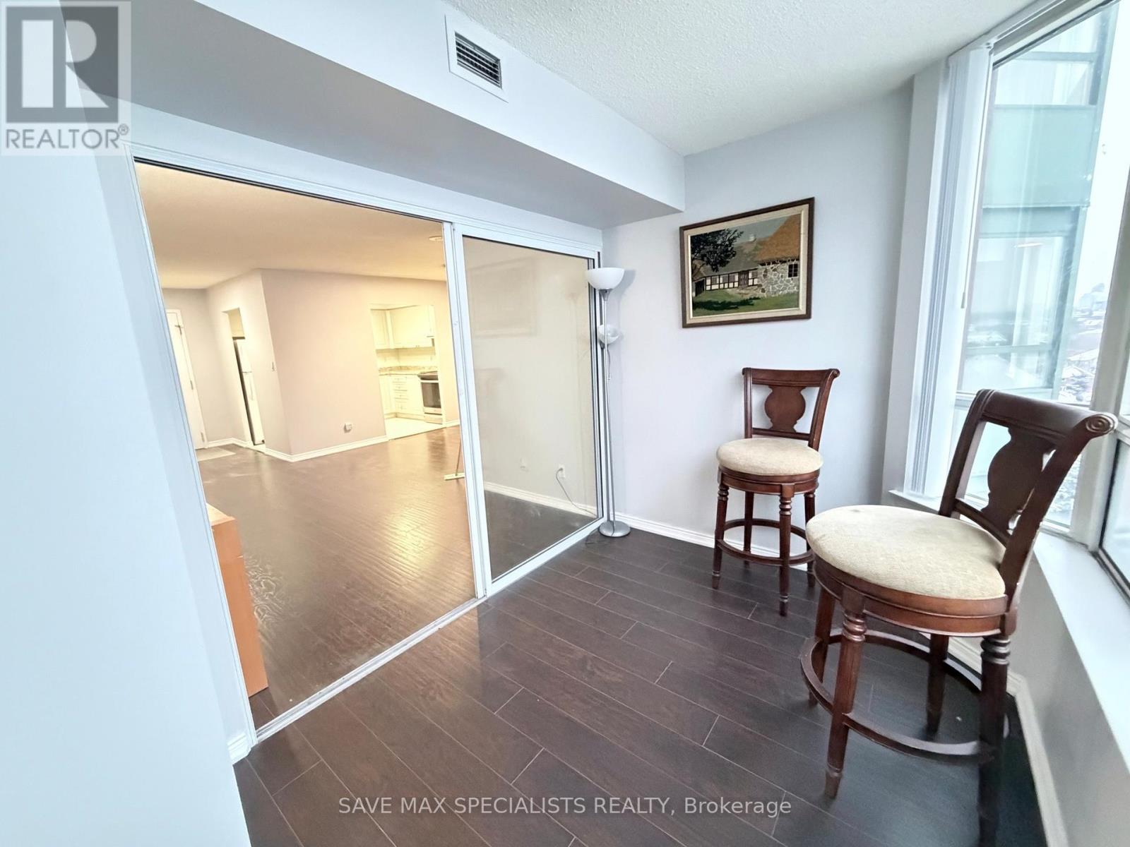 1214 - 135 Hillcrest Avenue, Mississauga, Ontario  L5B 4B1 - Photo 11 - W12669682