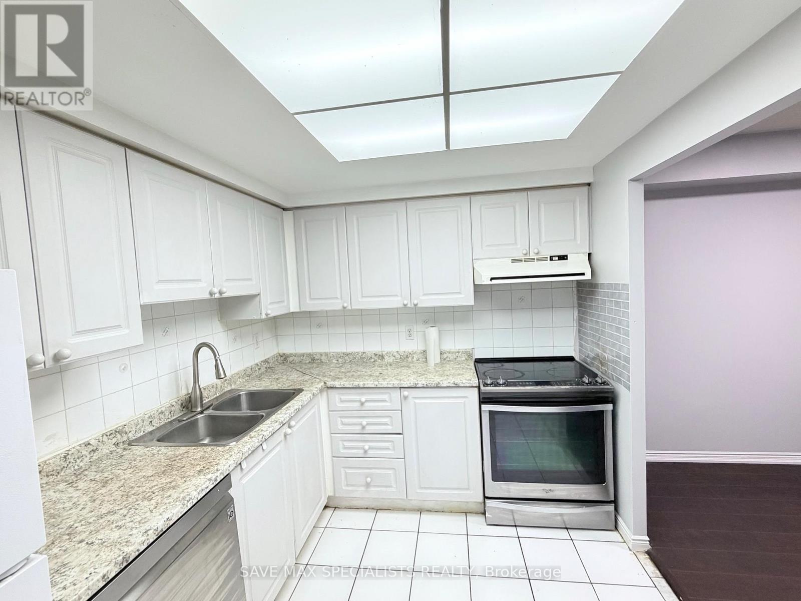 1214 - 135 Hillcrest Avenue, Mississauga, Ontario  L5B 4B1 - Photo 17 - W12669682