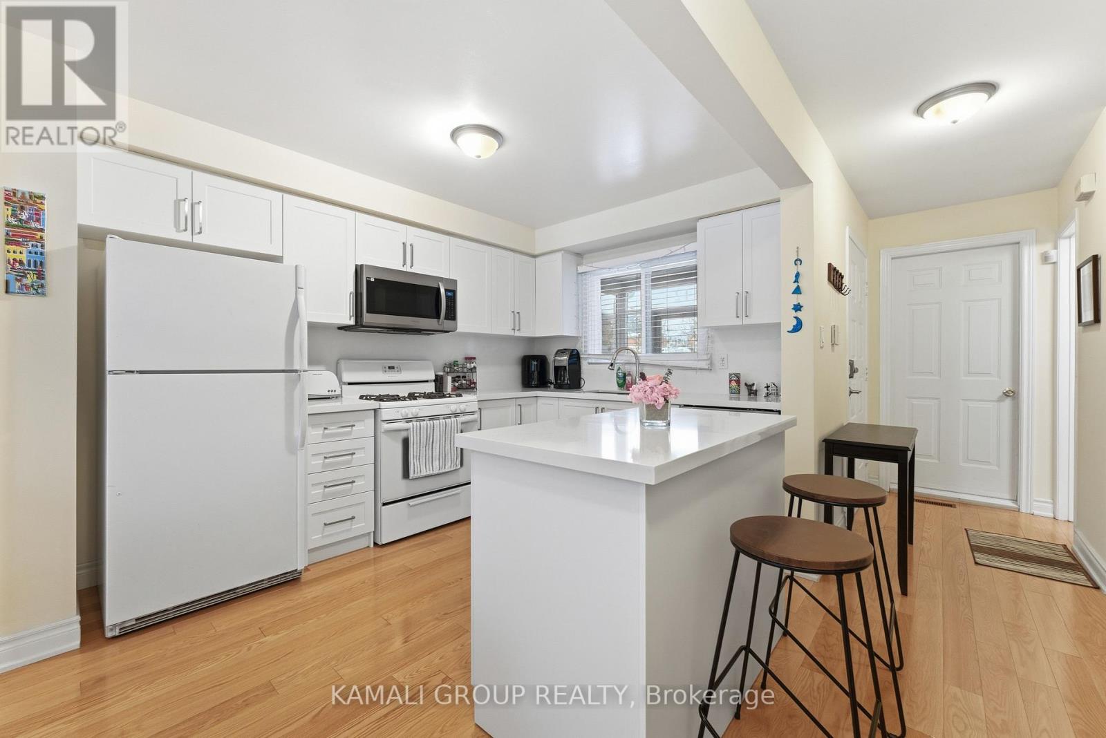 Main - 112 Kersey Crescent, Richmond Hill, Ontario  L4C 5V8 - Photo 7 - N12669910