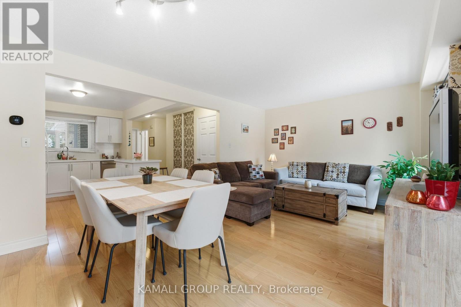 Main - 112 Kersey Crescent, Richmond Hill, Ontario  L4C 5V8 - Photo 9 - N12669910