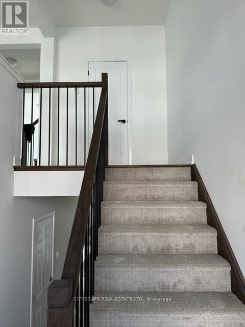 8 Andrew Knowles Lane, East Gwillimbury, Ontario  L0G 1M0 - Photo 3 - N12669922