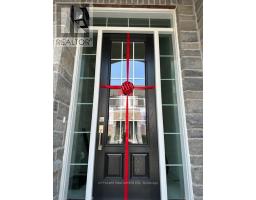 8 ANDREW KNOWLES LANE, East Gwillimbury, Ontario