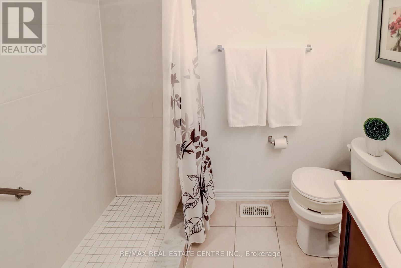 40 Muzzo Drive, Brampton, Ontario  L6R 3W8 - Photo 26 - W12669928