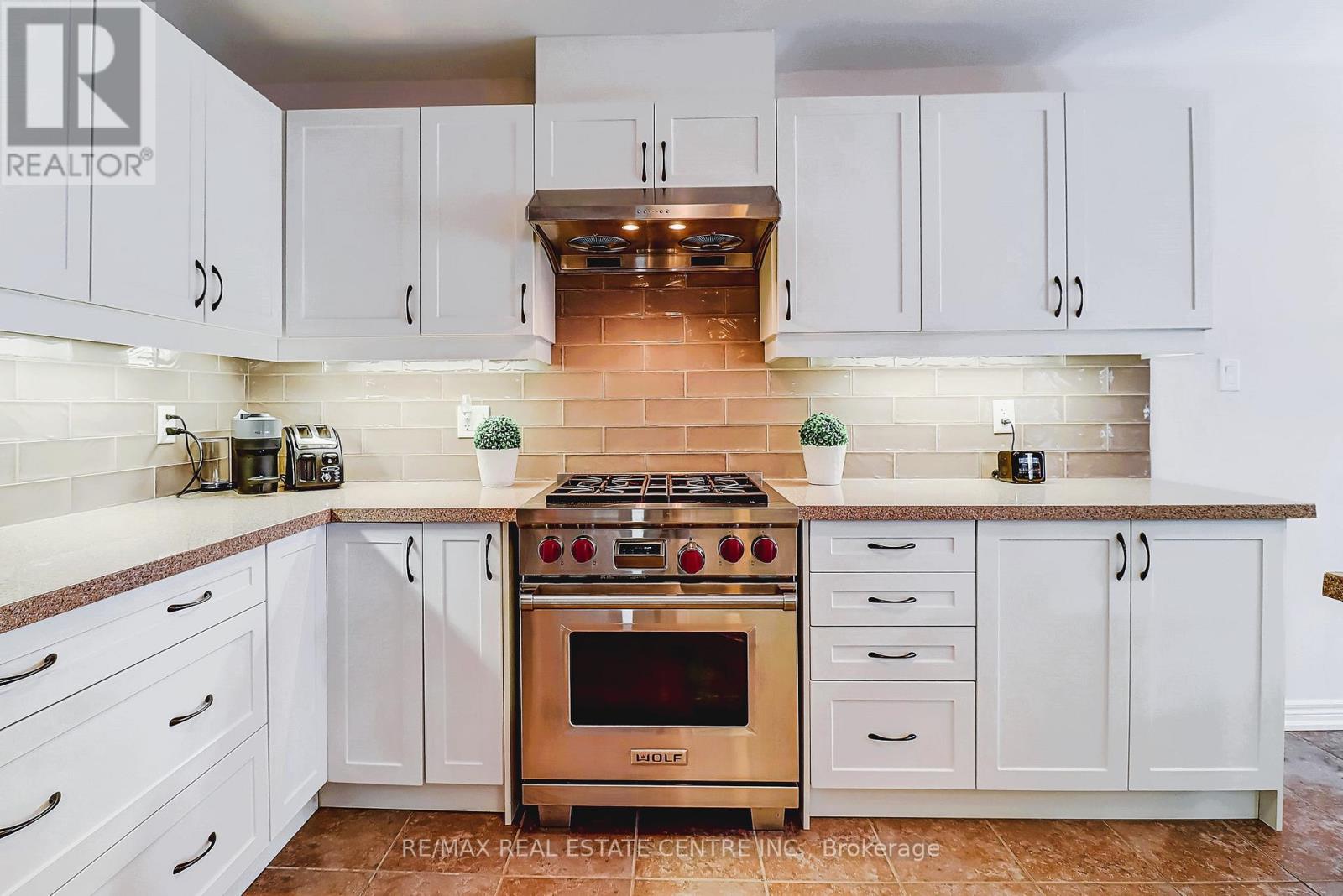 40 Muzzo Drive, Brampton, Ontario  L6R 3W8 - Photo 9 - W12669928