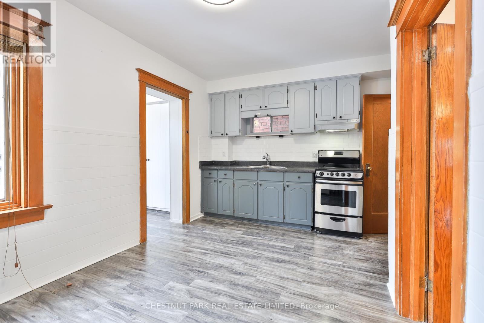 111a Wright Avenue, Toronto, Ontario  M6R 1L1 - Photo 12 - W12669938