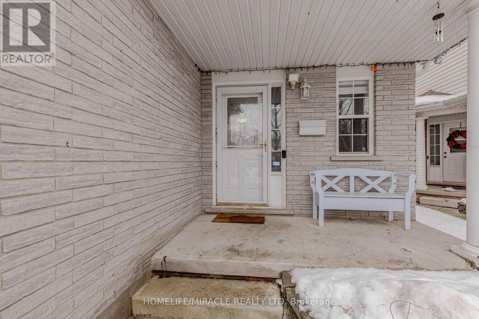 128 Karalee Crescent, Cambridge, Ontario  N3C 4H4 - Photo 3 - X12669888