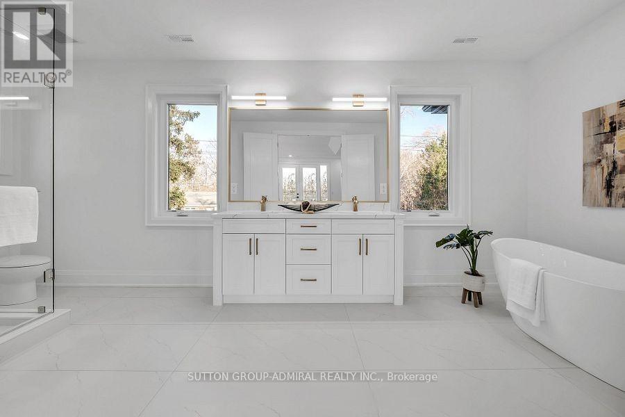 1377 Rometown Drive, Mississauga, Ontario  L5E 2T5 - Photo 38 - W12669542