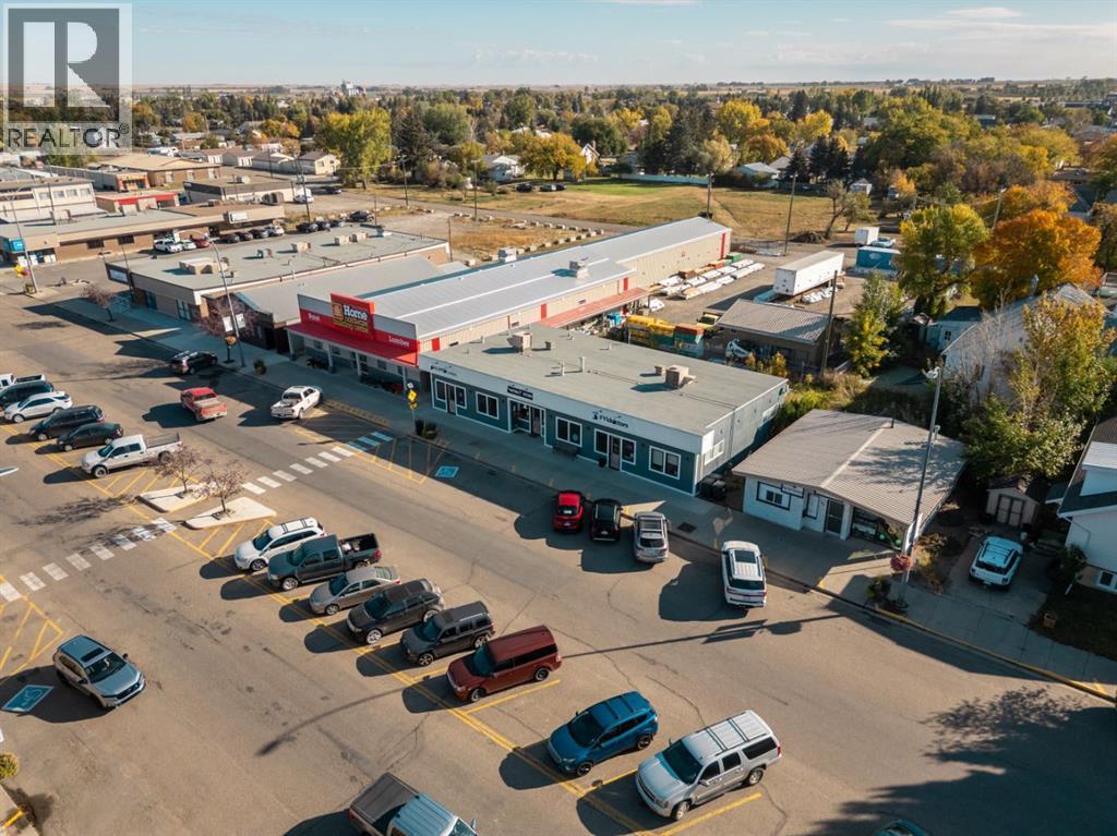 19 Broadway  N, Raymond, Alberta  T0K 2S0 - Photo 3 - A2184291