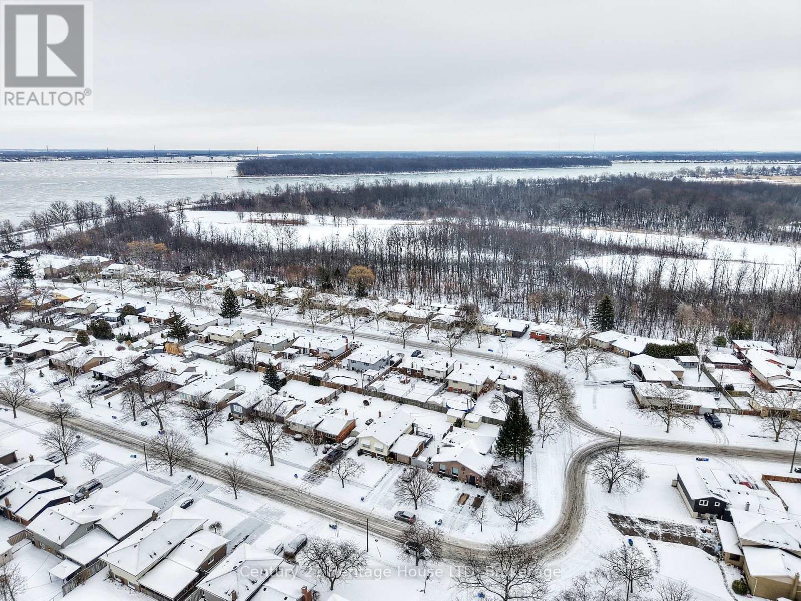 3112 Ussher Street, Niagara Falls, Ontario  L2G 6M2 - Photo 38 - X12666274