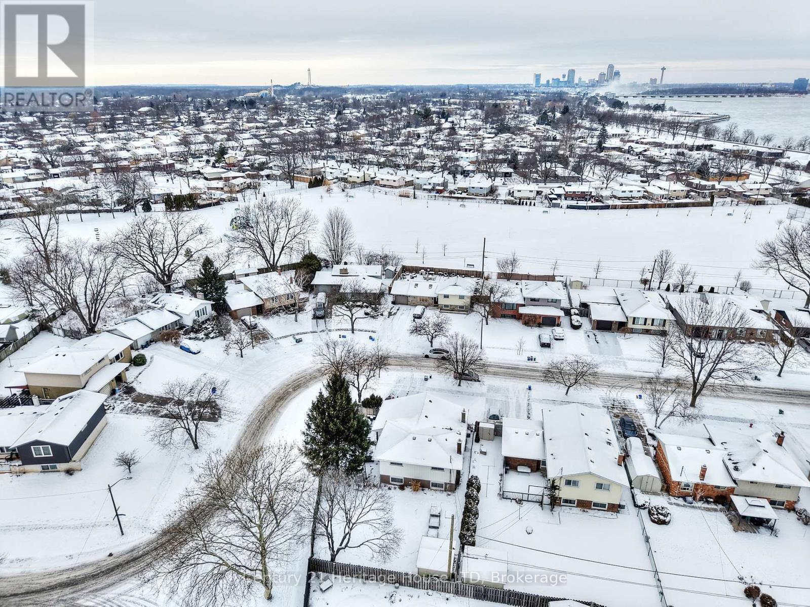 3112 Ussher Street, Niagara Falls, Ontario  L2G 6M2 - Photo 37 - X12666274