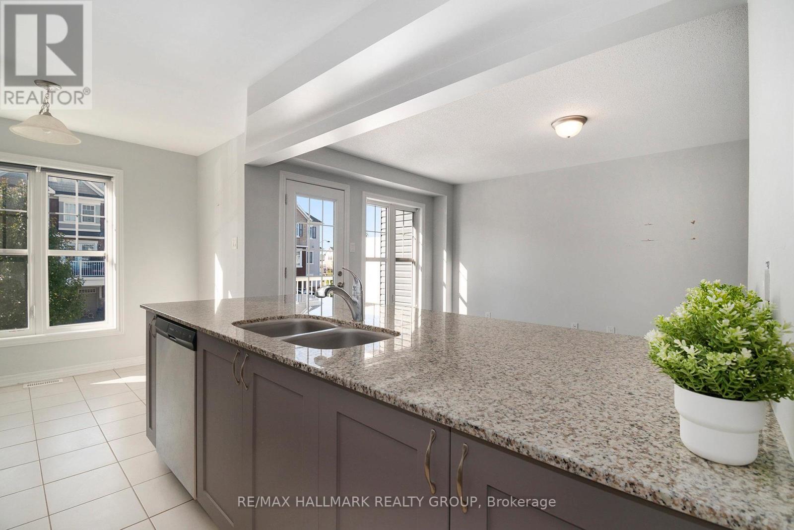 106 Helenium Lane, Ottawa, Ontario  K4A 1C7 - Photo 11 - X12670064