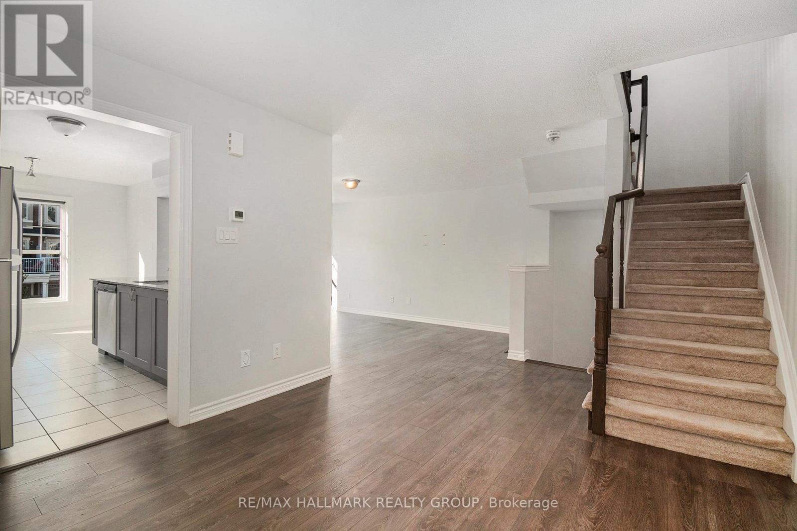 106 Helenium Lane, Ottawa, Ontario  K4A 1C7 - Photo 4 - X12670064