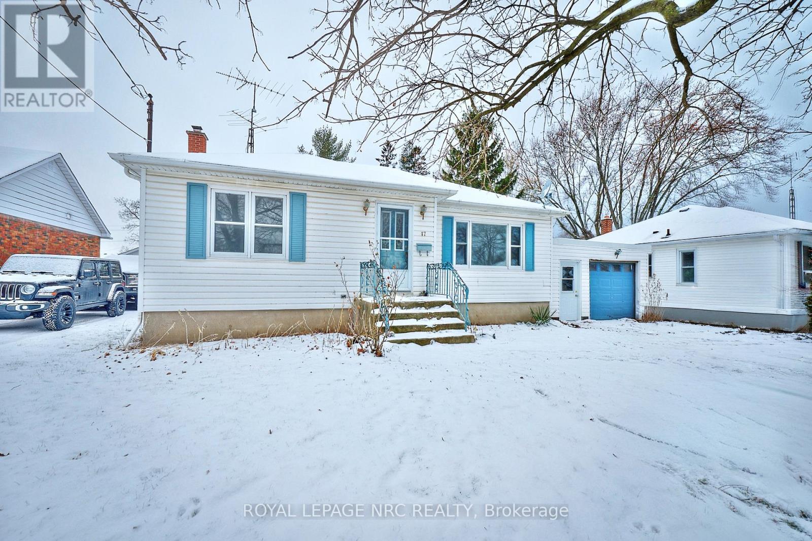 17 Lora Street, St. Catharines, Ontario  L2N 3S4 - Photo 3 - X12670060