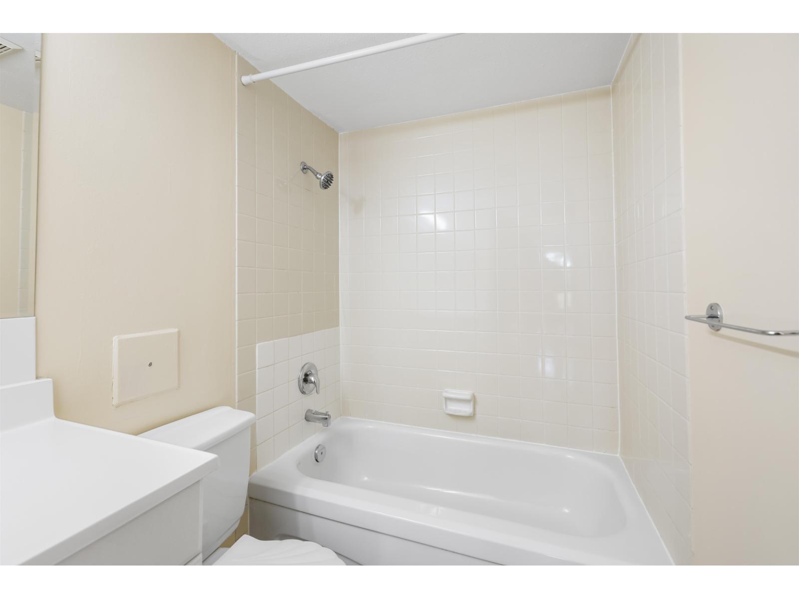 209 15268 100 Avenue, Surrey, British Columbia V3R 7V1 - Photo 12 - R3076716