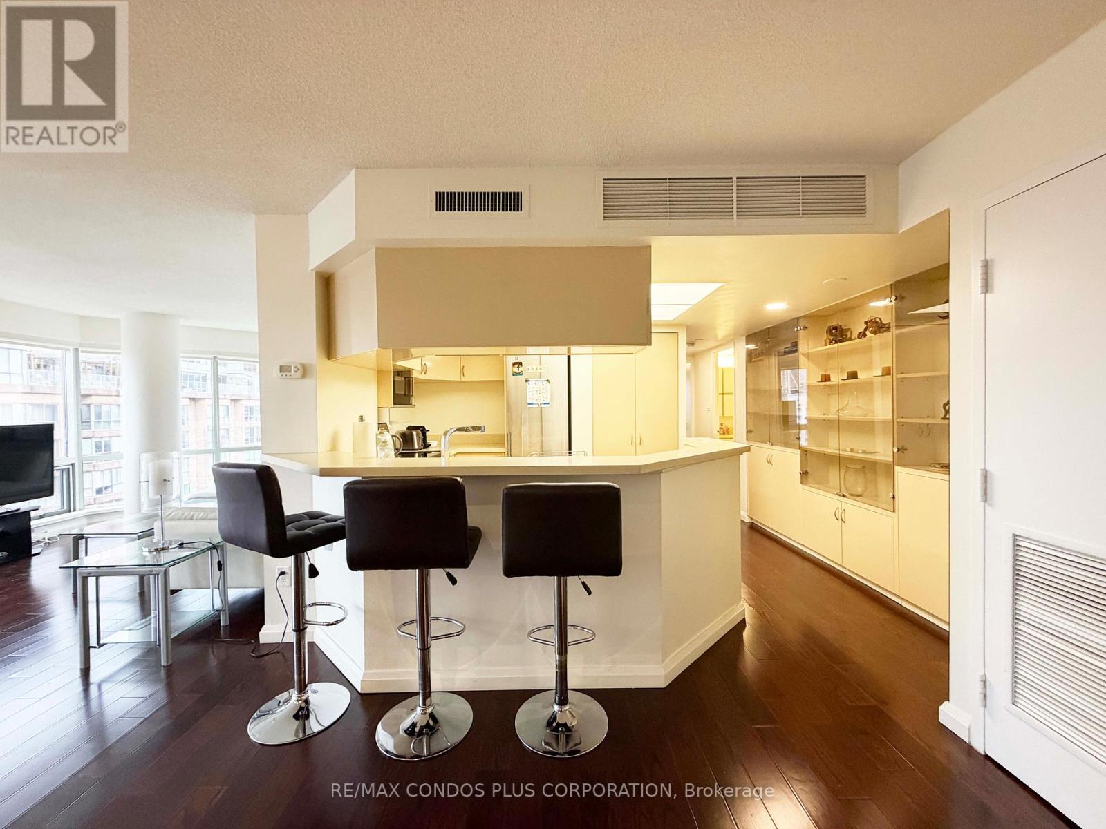 2703 - 1001 Bay Street, Toronto, Ontario  M5S 3A6 - Photo 10 - C12669980