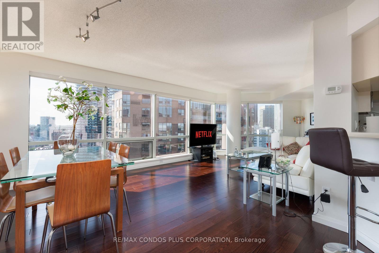 2703 - 1001 Bay Street, Toronto, Ontario  M5S 3A6 - Photo 3 - C12669980