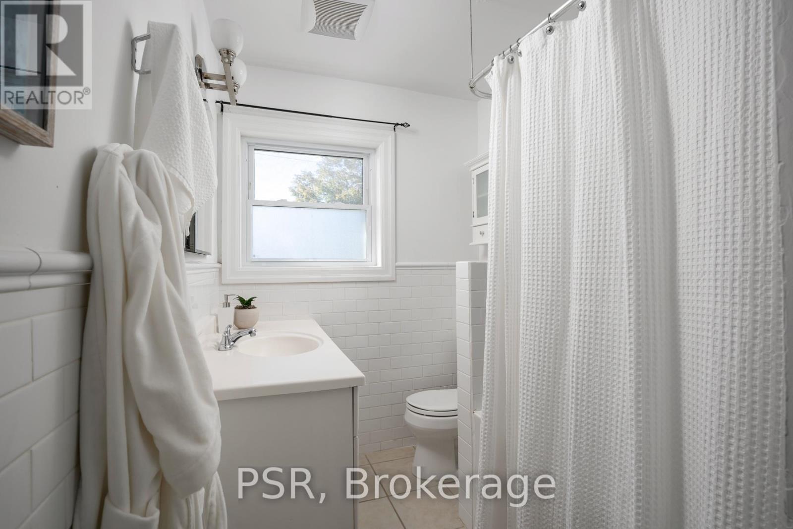 217 Northcliffe Boulevard, Toronto, Ontario  M6E 3K8 - Photo 31 - C12670048