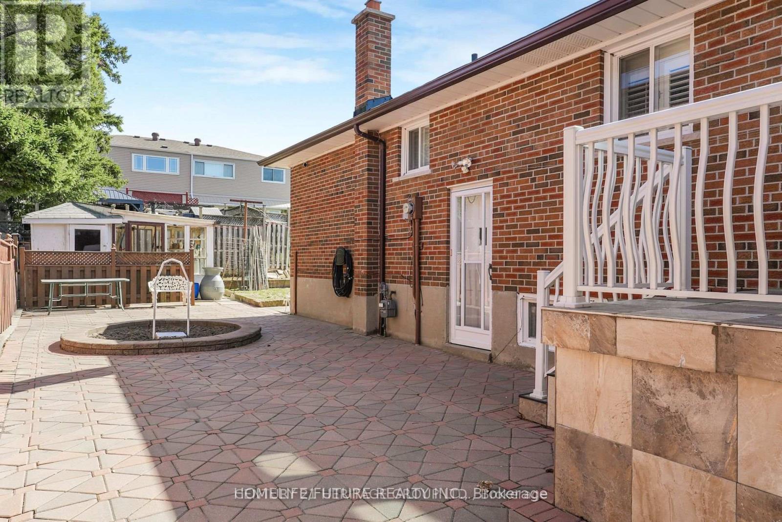 31 Scarden Avenue, Toronto, Ontario  M1T 1V8 - Photo 7 - E12670002