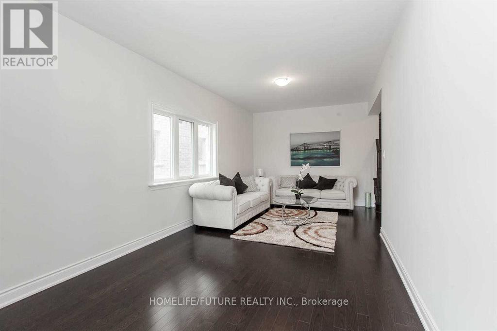 109 Milby Crescent, Bradford West Gwillimbury, Ontario  L3Z 0X8 - Photo 2 - N12670032