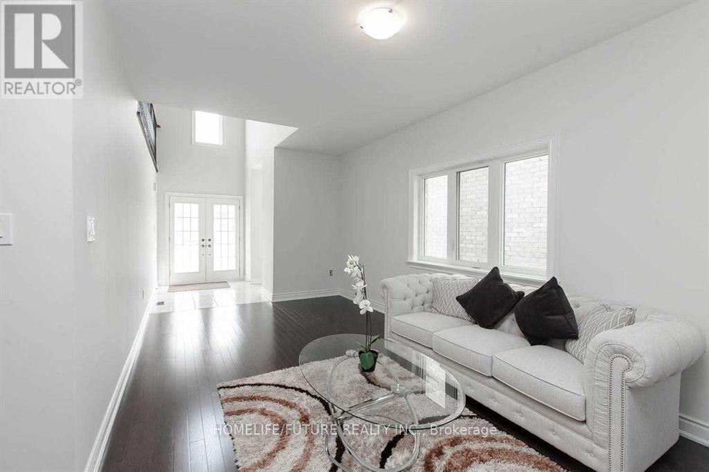 109 Milby Crescent, Bradford West Gwillimbury, Ontario  L3Z 0X8 - Photo 3 - N12670032