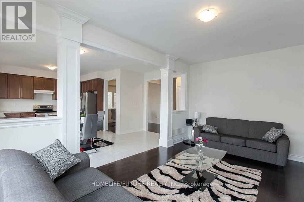 109 Milby Crescent, Bradford West Gwillimbury, Ontario  L3Z 0X8 - Photo 5 - N12670032