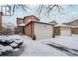 11 EBERLEE COURT, Whitby, Ontario