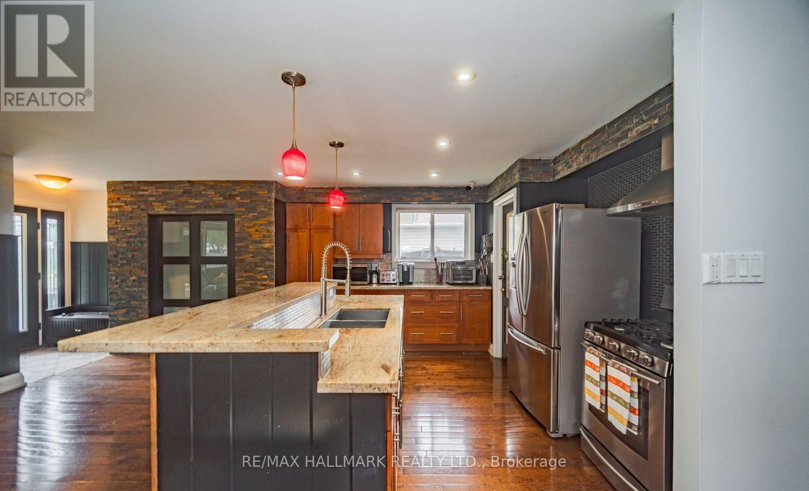 4 Devins Drive, Aurora, Ontario  L4G 2Z1 - Photo 13 - N12668284