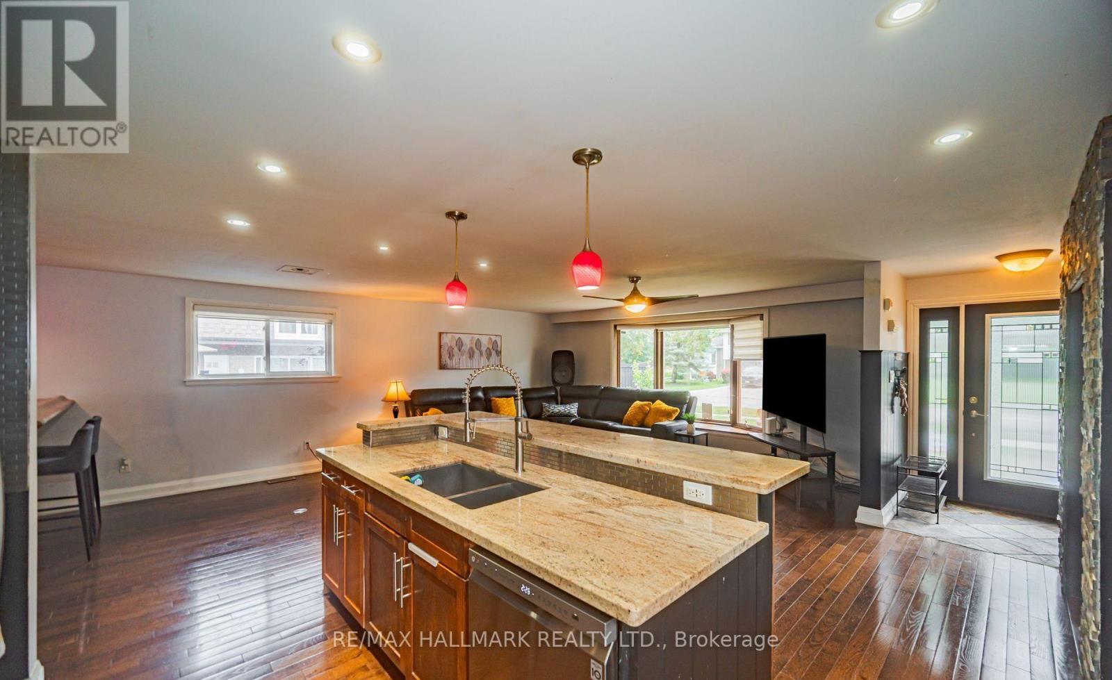 4 Devins Drive, Aurora, Ontario  L4G 2Z1 - Photo 18 - N12668284