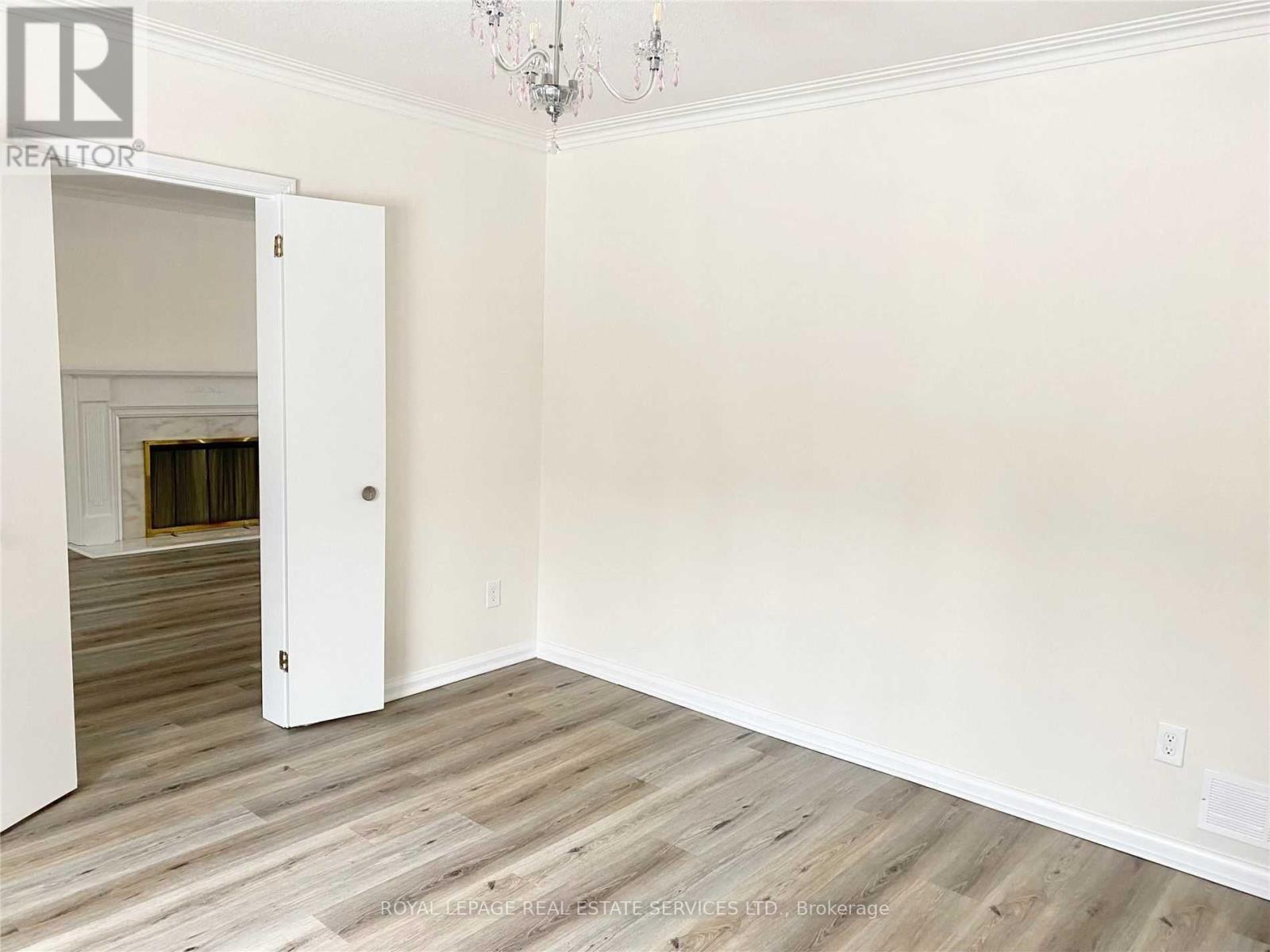 1268 Cleaver Drive, Oakville, Ontario  L6J 1W3 - Photo 4 - W12670000