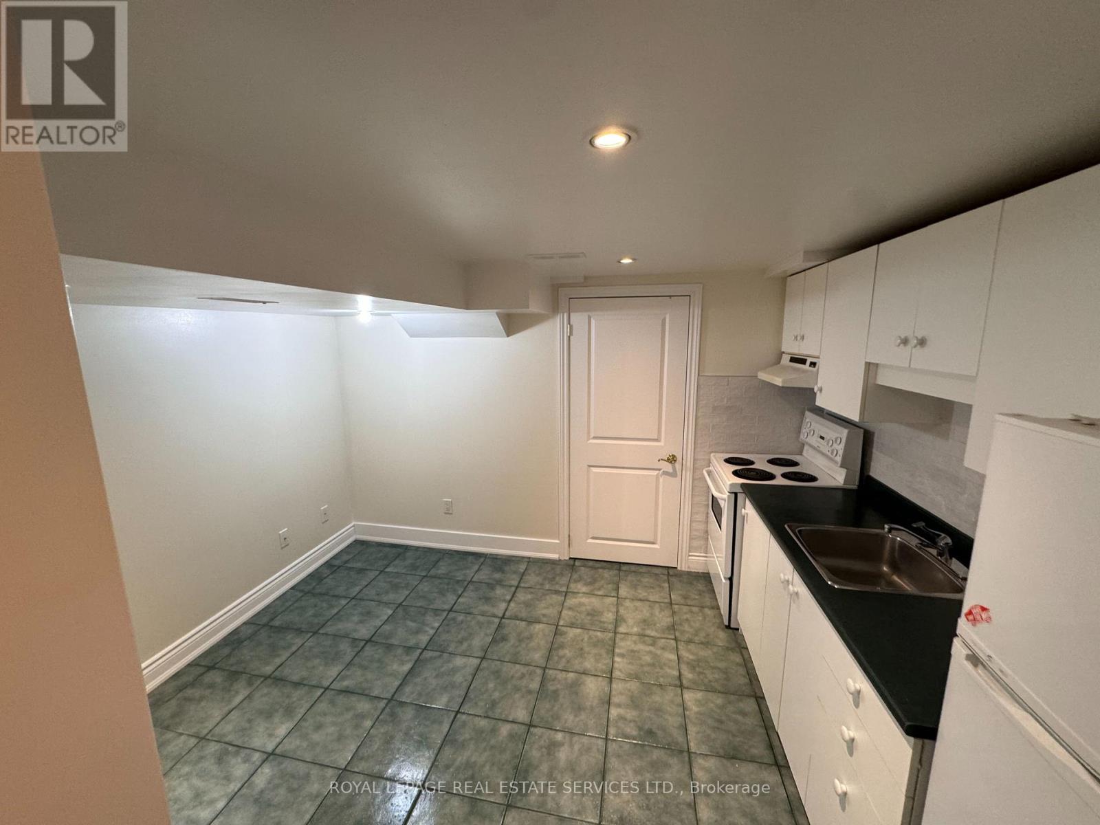 Bsmt - 4 Beaver Bend Crescent, Toronto, Ontario  M9B 5P8 - Photo 7 - W12670010