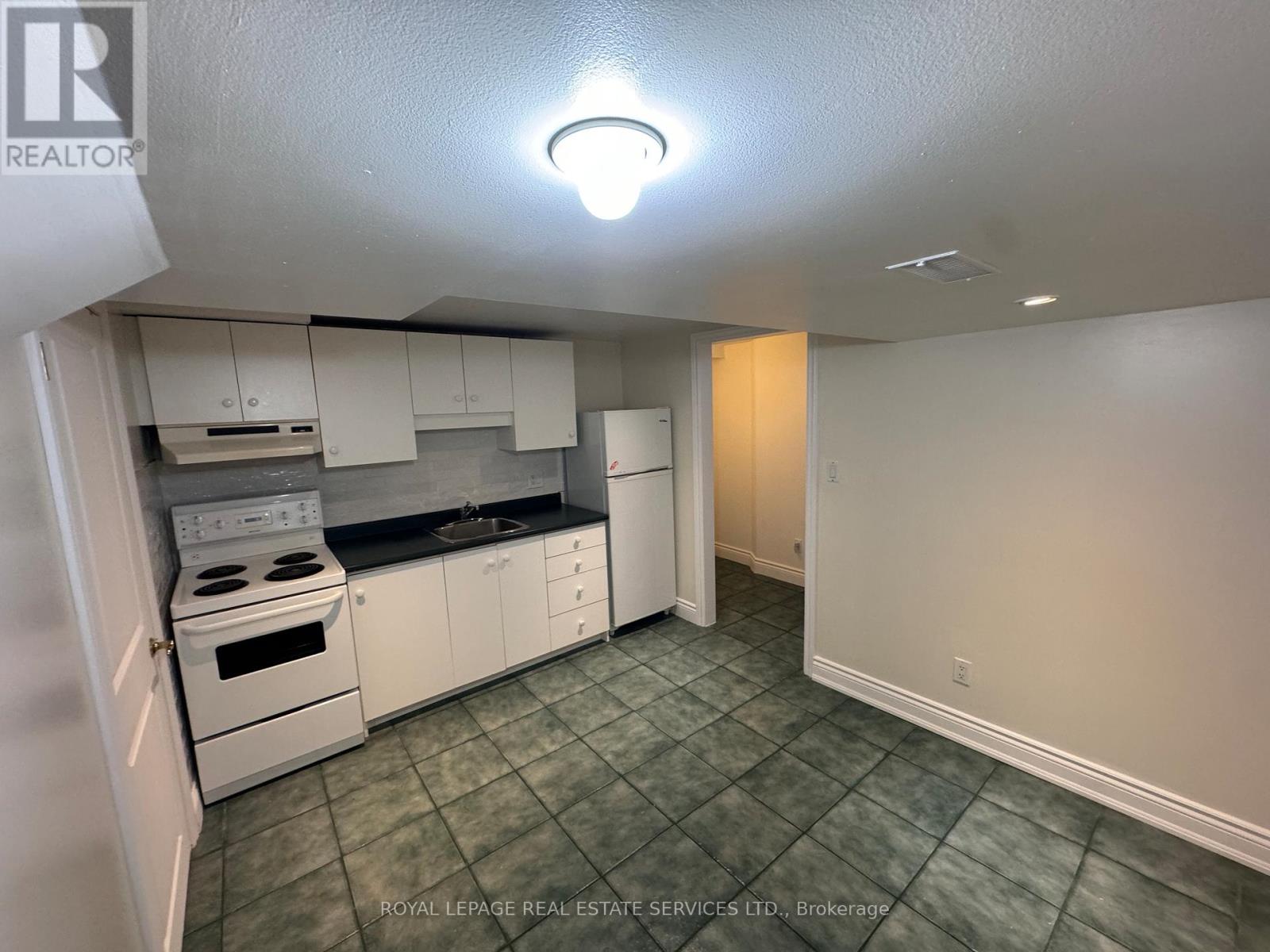 Bsmt - 4 Beaver Bend Crescent, Toronto, Ontario  M9B 5P8 - Photo 8 - W12670010