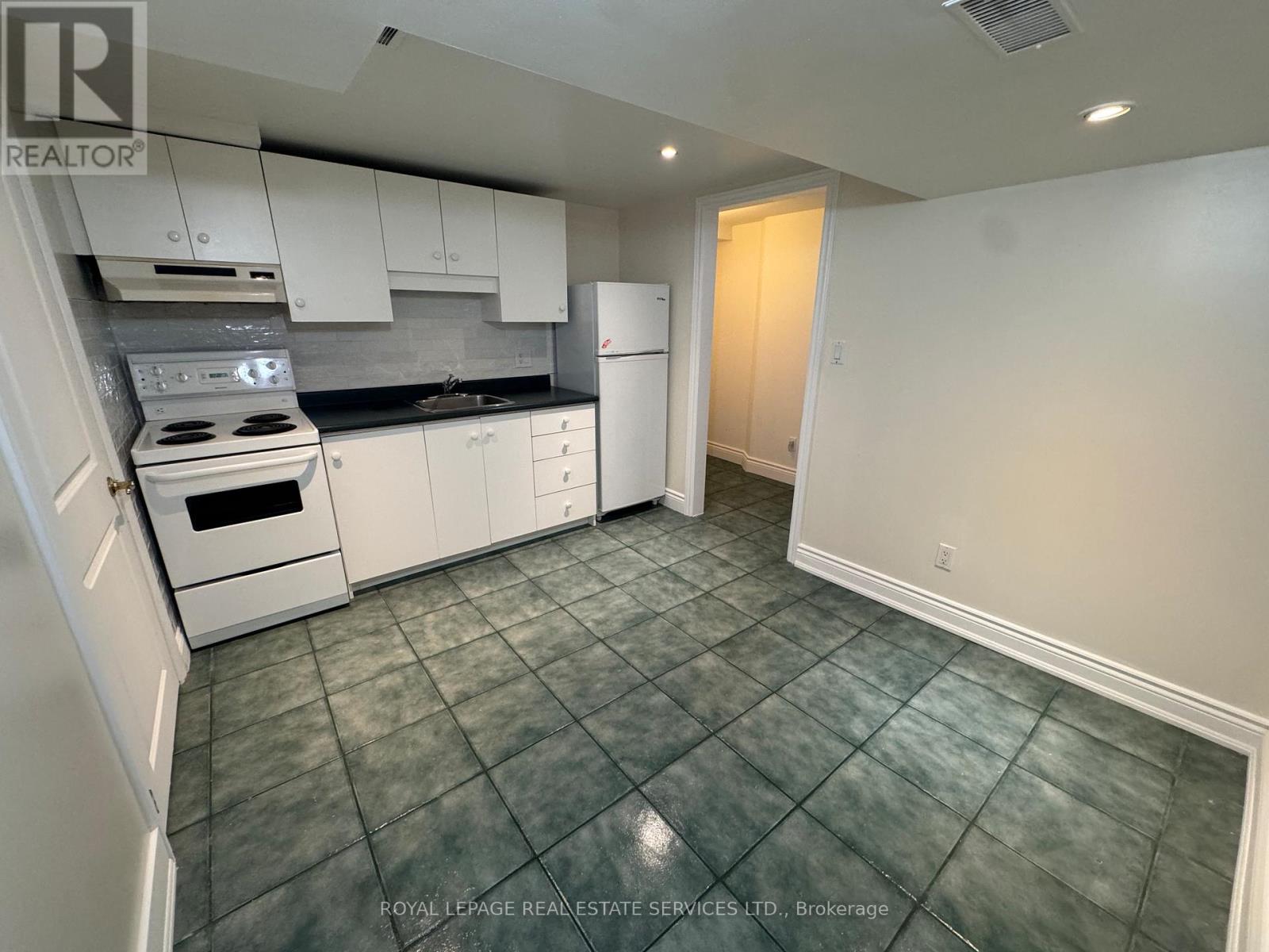 Bsmt - 4 Beaver Bend Crescent, Toronto, Ontario  M9B 5P8 - Photo 9 - W12670010