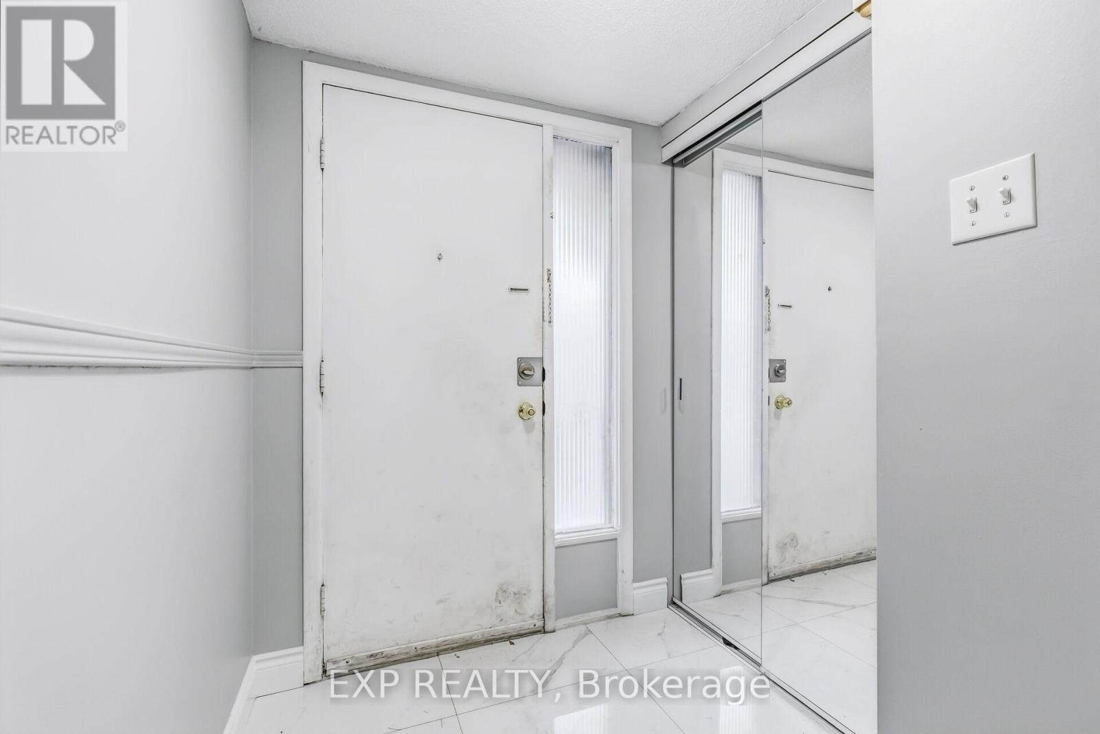 35 Mccallum Court, Brampton, Ontario  L6W 3M3 - Photo 4 - W12670024