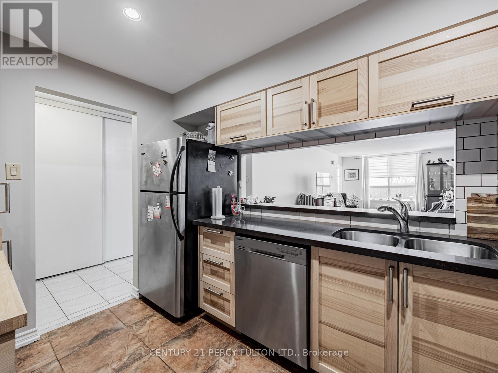 909 - 1485 Lakeshore Road E, Mississauga, Ontario  L5E 3G2 - Photo 7 - W12670034