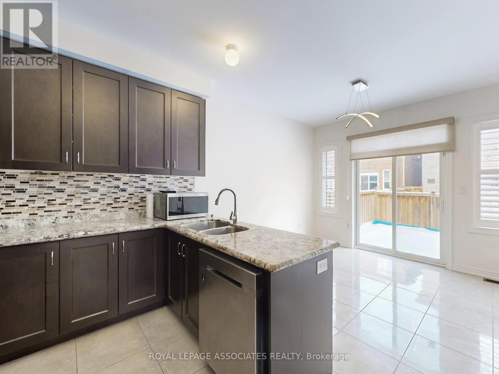 10 Lloyd Crescent, Brampton, Ontario  L7A 4J5 - Photo 15 - W12670078