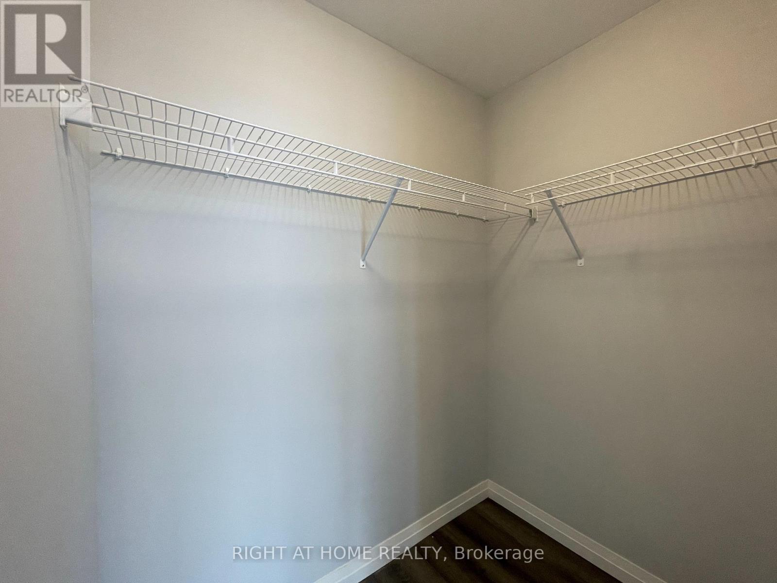 312 - 108 Garment Street, Kitchener, Ontario  N2G 2B3 - Photo 8 - X12666508