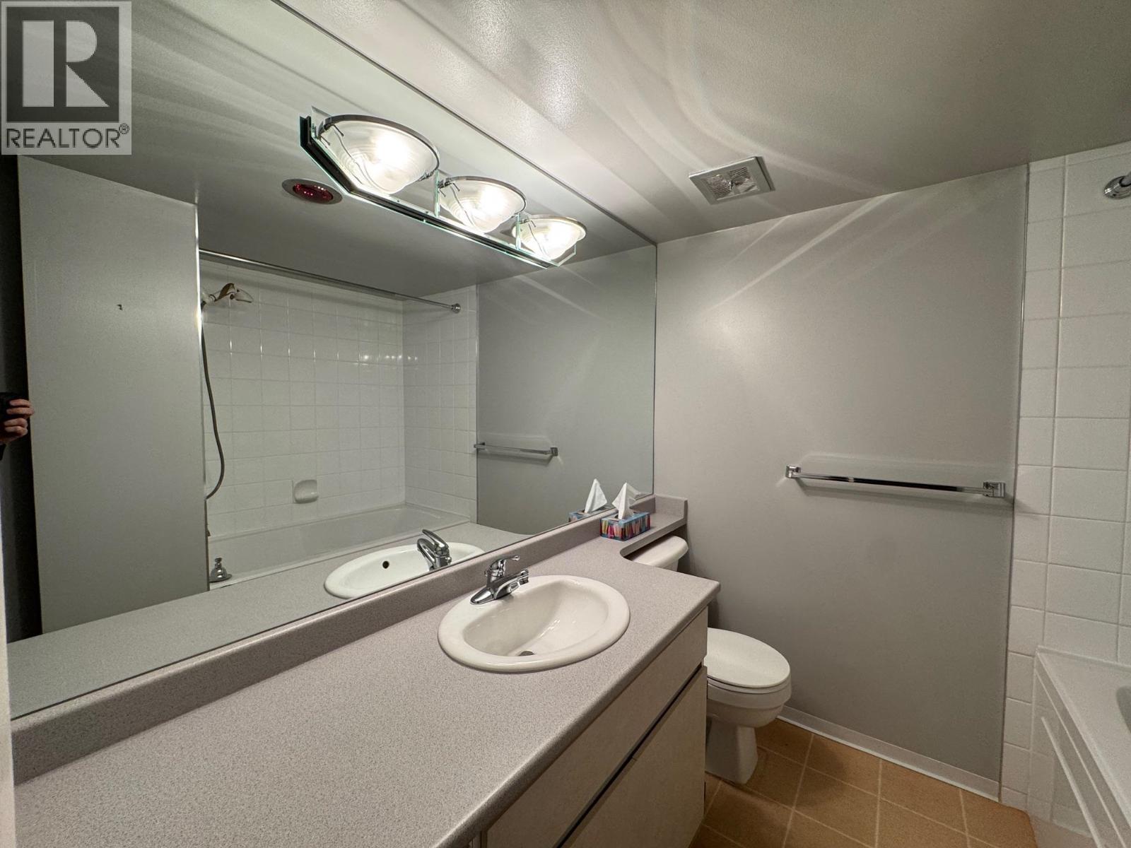 1401 3755 Bartlett Court, Burnaby, British Columbia  V3J 7G7 - Photo 14 - R3070573