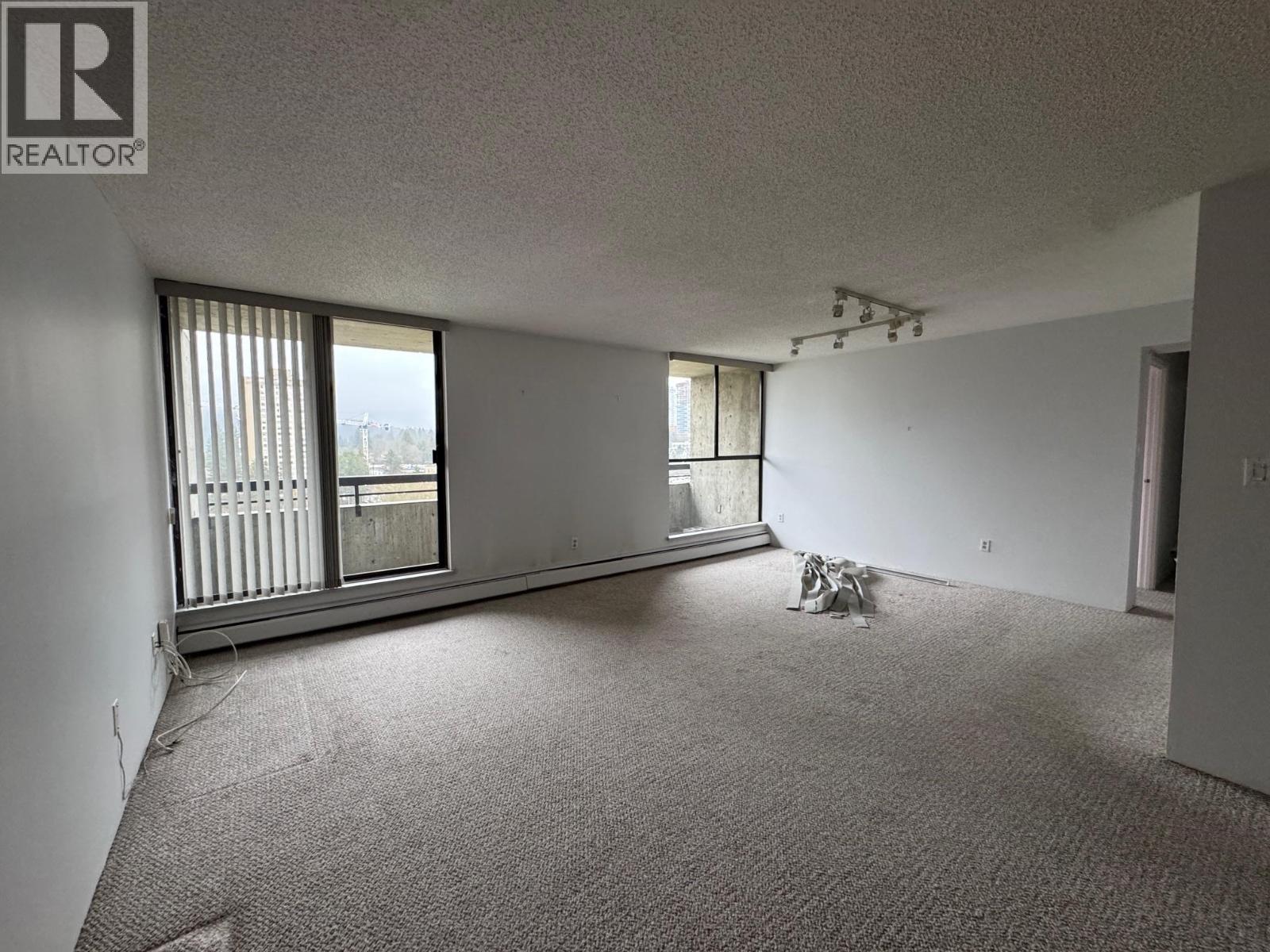 1401 3755 Bartlett Court, Burnaby, British Columbia  V3J 7G7 - Photo 3 - R3070573