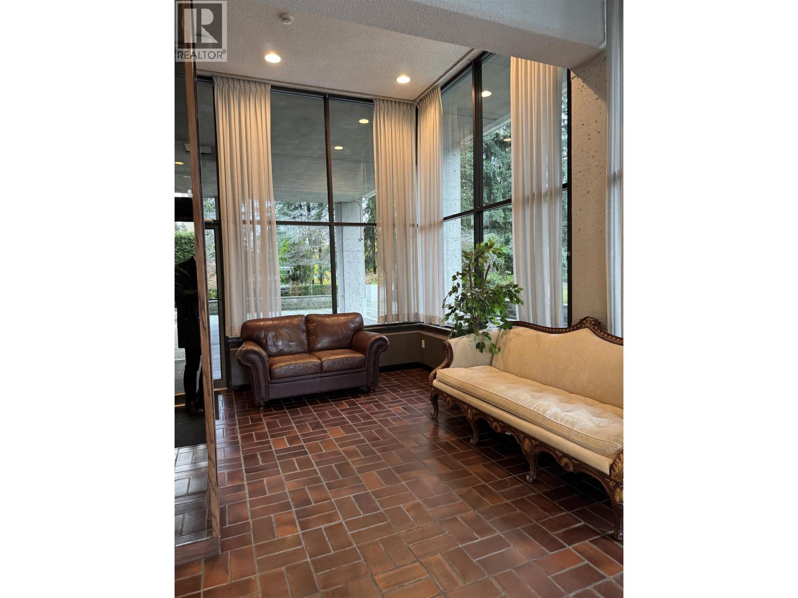 1401 3755 Bartlett Court, Burnaby, British Columbia  V3J 7G7 - Photo 2 - R3070573