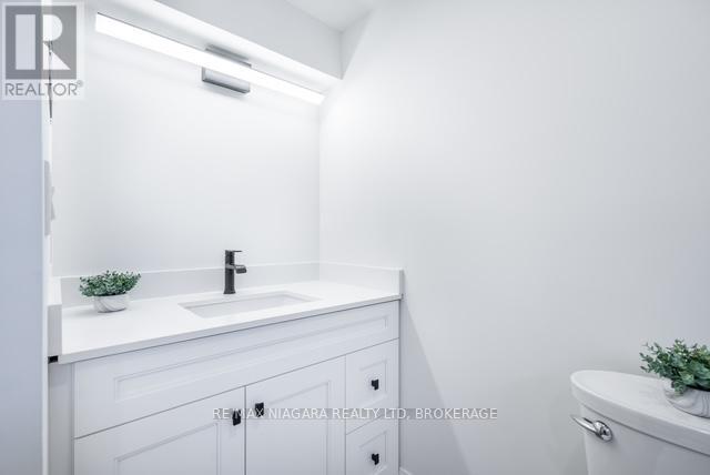 Lower - 508 Geneva Street, St. Catharines, Ontario  L2R 2H6 - Photo 9 - X12670120