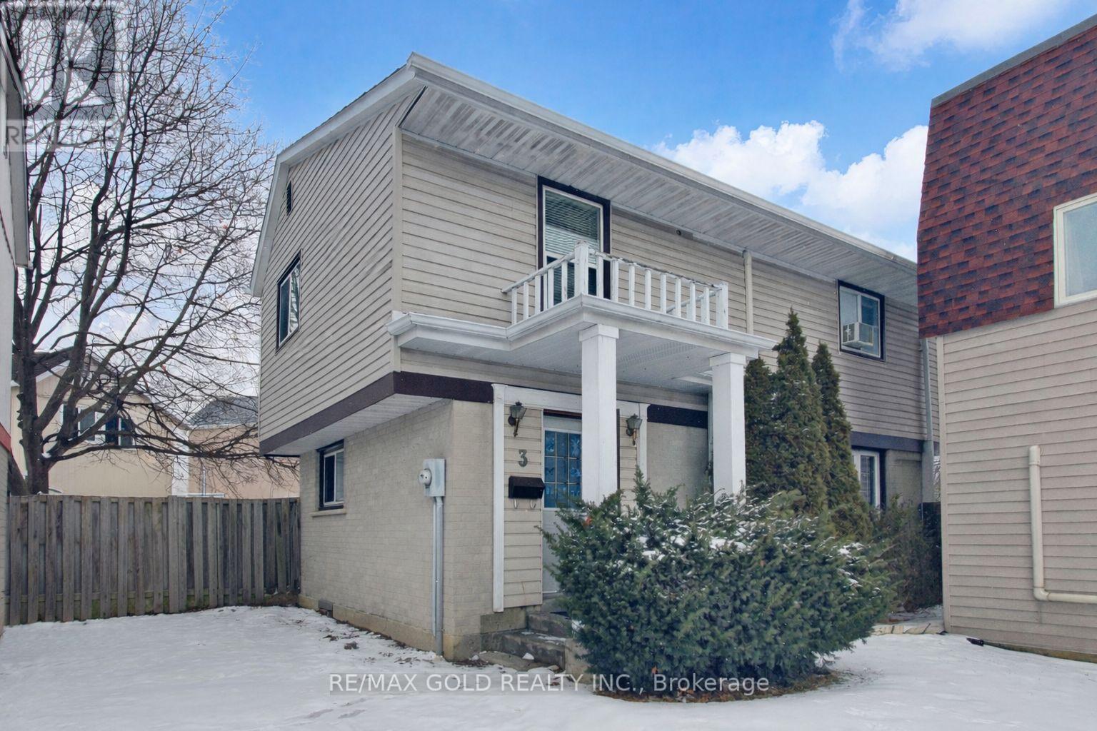 3 Hemlark Court, Brampton, Ontario  L6S 2B7 - Photo 2 - W12667948