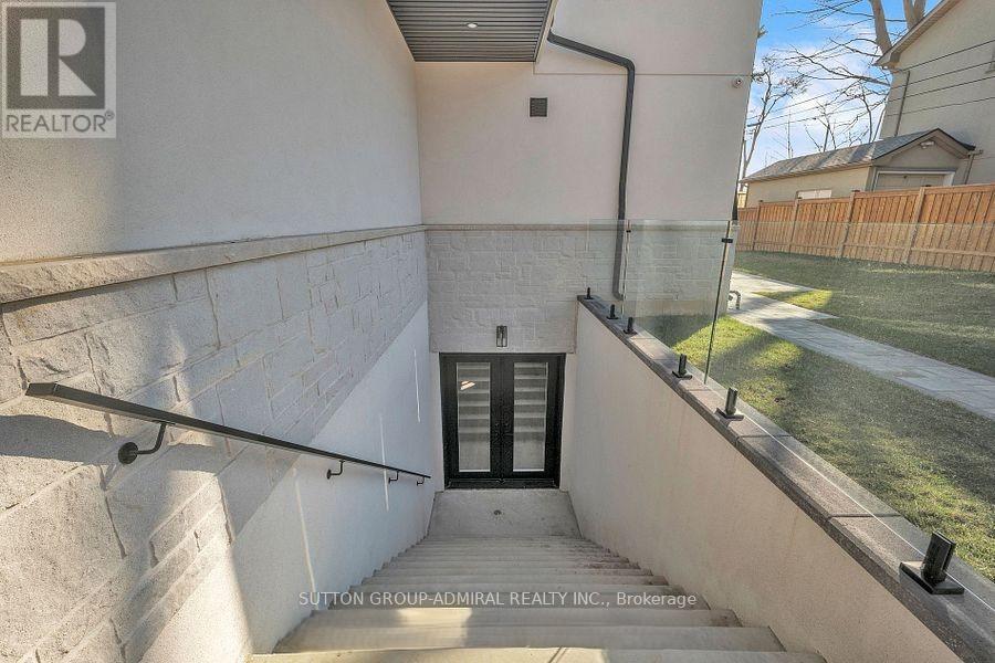 1377 Rometown Drive, Mississauga, Ontario  L5E 2T5 - Photo 44 - W12669542